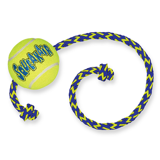 KONG SqueakAir boll med kastsnöre - M/L