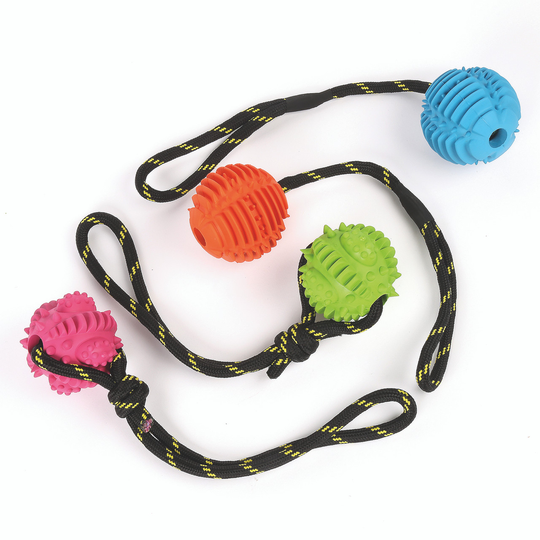 Knottrig gummiboll med rep